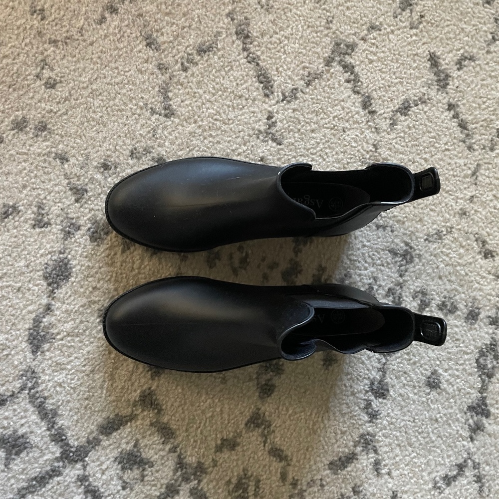 Black rain boots